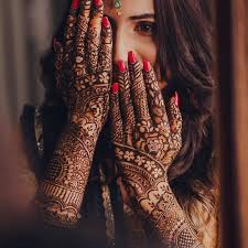 Mehndi Photography Ideas In 2020 Indian Wedding Photography Poses Wedding Photoshoot Poses Indian Wedding Photography