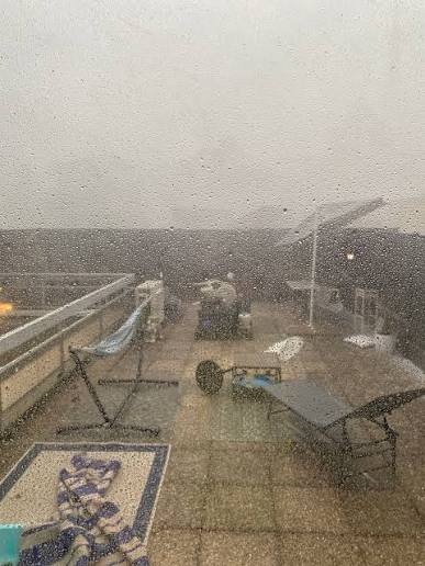https://www.ouest-france.fr/meteo/canicule/panneaux-daffichage-arraches- toiture-envolee-camion-couche-en-pleine-canicule-de-gros-orages-eclatent-en- vendee-54c1f9e6-7005-11f1-a6cc-3a2a661228b1