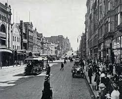 Bourke St Melbourne In 1925 The Nicholson St Cable Tram Wends Its Way Up Bourke Street Coles Book Arcade Melbourne Street Melbourne Australia Melbourne Museum