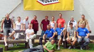 Private hausherren können sich bei der sendung bewerben, wenn sie ihr haus umbauen wollen, ein neues laut rtl 2 übernimmt „zuhause im glück jegliche sanierungskosten und verrichtet die arbeiten mit ihrem professionellen team. Das Zuhause Im Gluck Team Ist Angereist Um Der Familie Zu Helfen Meedia