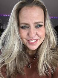 I want to applaud a local small business! Hometown Tanning and salon w/ Rhonda  Bergman !! This salon is one of those hidden gems that you'll hear about  from word of mouth,