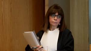 Η αικατερίνη σακελλαροπούλου αποτελεί την πρόταση του πρωθυπουργού, κυριάκου μητσοτάκη για το ύπατο πολιτειακό αξίωμα, αυτό της προέδρου της. Aikaterinh Sakellaropoyloy H Dikastikh Poreia Ths Ypopshfias Gia Th 8esh Toy Proedroy Ths Dhmokratias