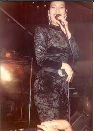 Remembering selena quintanilla and her. Selena Quintanilla Rare Picture Of Youngvselena Performing On Stage Selena Quintanilla Selena Quintanilla Fashion Selena