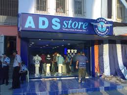 Şehrin asi çocuklarının buluşma noktası. Adanademirspor Store Mapio Net