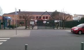 As a whole, sachsenhausen is the largest district by population and area in frankfurt. Hausen Frankfurt Am Main Wikiwand