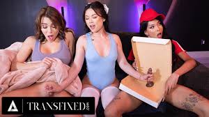 TRANSFIXED - I Got Tag Teamed By My Sexy Girlfriend Emma Rose & Pizza  Delivery Girl Valeria Atreides