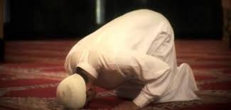 وأمّا حديث صلاة التسابيح فهو حديث منكر، وإن صححه بعض أهل العلم، فقد ضعفه جماعة هم أعلم منهم وأجل، والدليل قائم بتضعيفه، وأنه حديث منكر. Ù…Ø§ Ù‡ÙŠ ØµÙ„Ø§Ø© Ø§Ù„ØªØ³Ø§Ø¨ÙŠØ­ ÙˆÙ‡Ù„ ØªØµÙ„Ù‰ Ù…Ù†ÙØ±Ø¯Ø§ Ø£Ù… ÙÙŠ Ø¬Ù…Ø§Ø¹Ø§Øª Ø§Ù„Ø¥ÙØªØ§Ø¡ ØªÙˆØ¶Ø­ Ø§Ù„Ø·Ø±ÙŠÙ‚ Ø§Ù„Ø¥Ø³Ù„Ø§Ù…ÙŠ Ø¬Ø±ÙŠØ¯Ø© Ø§Ù„Ø·Ø±ÙŠÙ‚
