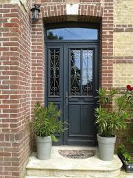 Une porte d'entrée design moderne. La Menuiserie Au Service De La Decoration Label Deco