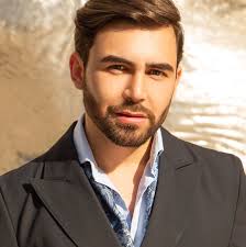 Debido a su trabajo, Marco Antonio Vergara, se ha convertido en el 'sex  symbol' de las norteamericanas, ya son dos mujeres la que le han 'echado  los perros'