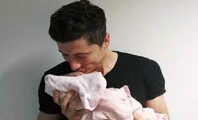 Wife of footballer robert lewandowski, the captain of the poland national football team and bayern munich player. Robert Lewandowski Celebrates The Birth Of Newborn Daughter