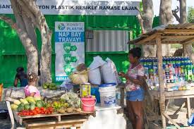 The Plastic Bank Using Plastic Refuse To Create A Global Currency For The Poor Plastic Waste Plastic Environmental Challenges