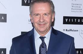 He is an actor, known for 365 дней (2020), ostrze na ostrze (1983). Tomasz Stockinger Ma Gest Oddal Dom Wart Dwa Miliony Dlaczego Aktor Podjal Taka Decyzje Zycie