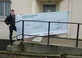 taxe habitation qui doit payer la taxe d'habitation et sur quels logements ? Video Cheque Geant Pour Payer Ses Impots En Normandie Et Maintenant La Taxe D Habitation 14actu