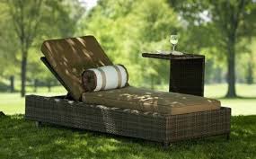 le top des abris de jardin 45 idees design archzine fr transat jardin table et chaises de jardin petit patio