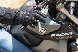 Le Port Des Gants Devient Obligatoire En Scooter Gants Moto Gant Scooter