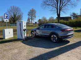 Ein drittel der förderung wird seitens der audi ag direkt auf den nettokaufpreis gewährt, zwei drittel der förderung (bundesanteil am umweltbonus inklusive innovationsprämie) wird Audi E Tron Sportback Kontinuierlich Weiterentwickelt Elektroauto News Net