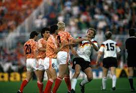 Ronald koeman (born 21 march 1963) is a dutch professional football manager and former footballer, who is current head coach of la liga club barcelona. Ronald Koeman Ist Ganz Und Gar Kein Freund Deutscher Gegenspieler Dfb Mittelsturmer Rudi Voller Bekommt Die