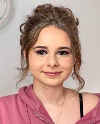 Kimberly Cabral's Instagram, Twitter & Facebook