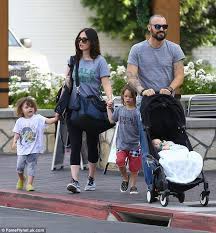 Brian austin green and megan fox seem to be stronger than ever as they hold hands leaving the commons in calabasas.the rarely shot couple megan fox and brian austin green took turns carrying their youngest child, journey, while shopping for groceries at bristol farms in los angeles. Noah Shannon Green Bodhi Ransom Green Journey River Green Beitrage Facebook