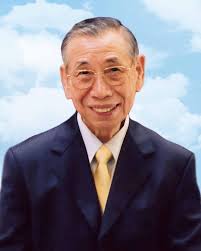 我的公公呂理雄居士於2024年12月27日（週五下午）在自宅他的床上安詳往生。 享高壽93歲。 回想公公最後幾天的辛苦，讓我對離苦得樂有很深的感受。  公公是北科大電機教授退休，優雅紳士，專業頂尖但是平時較為內向拘謹不善言語，他一向是很關心晚輩的學業與工作，但不會說 ...