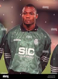 Rapid Vienna v Sporting Lisbon EUROPEAN CUP WINNERS CUP. Emmanuel Amunike, Sporting  Lisbon Stock Photo - Alamy