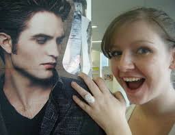 What Happens In Midnight Sun, The New Twilight Book