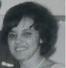 Donna Robak's Instagram, Twitter & Facebook