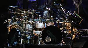 May 28, 2021 · despite lars ulrich being rushed to hospital minutes beforehand, metallica ploughed on with their set with slayer's dave lombardo, slipknot's joey jordison and their drum technician, flemming larsen, filling in for lars. The Top 100 Drummers Of All Time