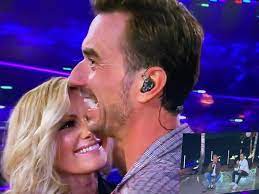 Since february 2004, silbereisen has been a television presenter of the show feste der volksmusik on german broadcaster ard. Von Gefuhlen Uberrmannt Florian Silbereisen Wird Bei Helene Fischer Emotional Watson