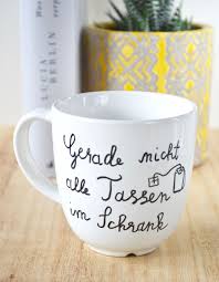 Nicht mehr alle tassen im schrank haben ugs. idiom to have a screw loose coll. nicht mehr alle tassen im schrank haben ugs. teilweise übereinstimmung: Porzellanmalerei Gerade Nicht Alle Tassen Im Schrank Tassen Bemalen Tassen Tasse Gestalten