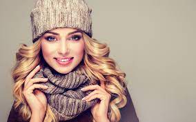 How To Avoid Hat Hair Number 4 High Performance Hair Care Hat Hairstyles Winter Outfits Warm Blonde Woman