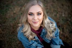 Daisy Rector's Instagram, Twitter & Facebook