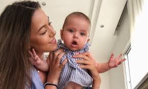 Get in touch with εβελίνα (@eve_li) — 26209 answers, 46114 likes. Gntm Ligo Prin Ton Megalo Teliko Deite Thn Ebelina Skitsko Se Tryferes Fwto Me Thn Korh Ths Mothersblog Gr