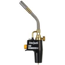 The torch features a 1/2 in. Bernzomatic Torch Head Brass Black 361530 Rona