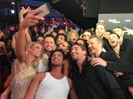 En effet, denitsa ikonomova a révélé en direct l'identité de son partenaire pour cette huitième saison. Danse Avec Les Stars On Twitter Photo De Famille En Coulisses Avant Le Direct Dals
