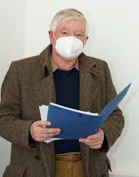 Waarom rudiger met een masker speelt. Gloggnitzer Regt Farbcode An Rote Schutzmasken Fur Corona Negative Neunkirchen