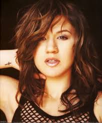 Kelly clarkson is a amazingly talented american singer songwriter and professional actress, best known as the winner of the first season of american idol. Kelly Clarkson S 14 Tattoos Their Meanings Body Art Guru