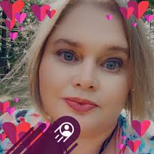 Hi, anyone know anywhere/someone that can do a cake like the pictures below?