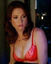 Did you know Ellie Kemper had these awesome boobs? Well, you do now! |  Scrolller