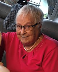 Mme Ginette Braün Charest — Résidence funéraire Steve L. Elkas