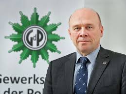 Veröffentlicht von statista research department , 03.08.2020. Berlin Afd Mitglieder Nicht Mehr In Der Gewerkschaft Der Polizei Willkommen Deutschland