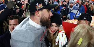 Breaking: “Touchdown in Love!” — Chiefs Coach Weighs In on Travis Kelce & Taylor Swift’s Romance as Power Couple Enters 3rd NFL Season Together 💘🏈 As the Kansas City Chiefs gear up for another Super Bowl run, all eyes are also on the team’s off-field MVP couple. Travis Kelce and Taylor Swift are kicking off their third NFL season together — and now, head coach Andy Reid is sharing his thoughts on the headline-making romance that has fans cheering on and off the field.-baonhi123