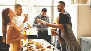 Avete amici a cena e non sapete cosa preparare? Non Dimenticarti Degli Amici Una Cena A Settimana Con Loro Ti Rendera Felice Dilei