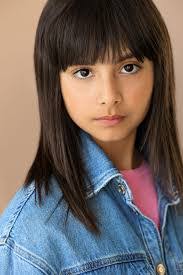 Elizabeth Caro's Instagram, Twitter & Facebook