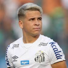 Yeferson alberto soteldo martínez (acarigua, portuguesa, 30 de junio de 1997) es un futbolista venezolano que juega como extremo, actualmente en las filas del santos futebol clube de la serie a de brasil. Yeferson Soteldo Enciende Las Alarmas En Santos Y Genera Preocupacion En Venezuela Strikers Cracks