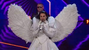 Staffel gewonnen hat und somit auch als letztes kostüm enthüllt wurde. The Masked Singer Der Engel Ist Bulent Ceylan