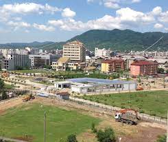 Acesta cuprinde un pavilion expoziţional pentru colecţia de cactuşi vida gheza, locuri de joacă pentru copii şi un curând va fi amenajat în cadrul parcului şi un teren de tenis. Imagine NouÄ Cu Parcul Central Din Baia Mare