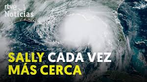 .los cuales se ocuparon de caidas y resbalones, ocasionados por cáscaras de plátanos, y, como falto de noticias, el mismo ben zayb tuvo que comentar largamente cierto ciclon que en américa destruyó. Sally Uno De Los 5 Ciclones Tropicales Que Hay En El Atlantico Esta A Punto De Tocar Tierra I Rtve Youtube