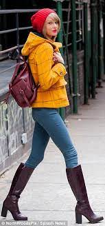 She was seen wearing a red spaghetti strap top under overall jeans in new york city. Taylor Swift Shows Off Her Lean Pins In Skinny Jeans Taylor Swift Style Taylor Swift Street Style Fashion