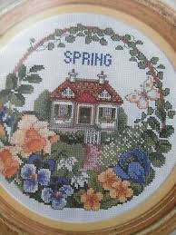 Weitere ideen zu kreuzstich, kreuzstichblumen, stich. Stickvorlage Kranz Aus Fruhlingsbluten Mit Kleinem Landhaus Kreuzstichmotiv Eur 1 00 Picclick De